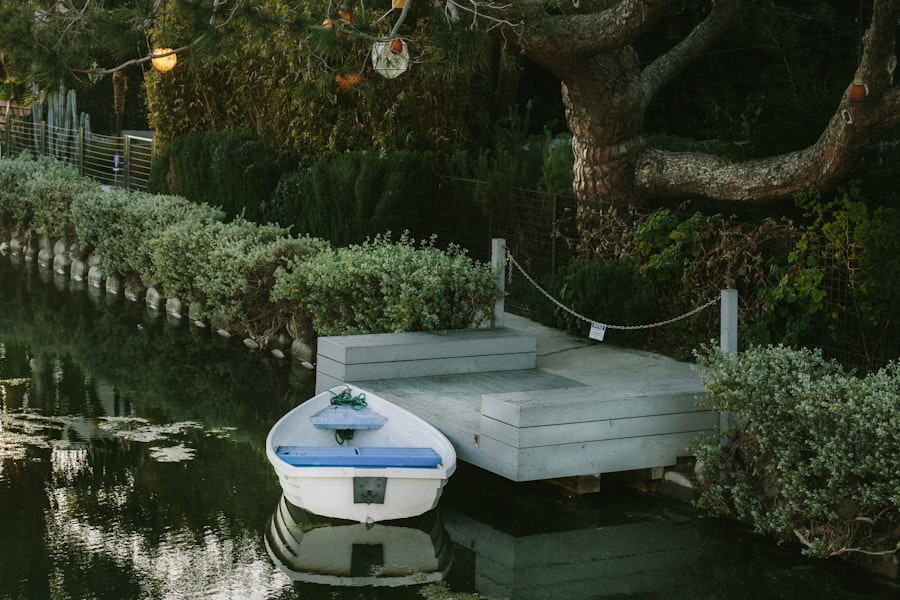Photo Automate Garden Lighting with Smart Sensors